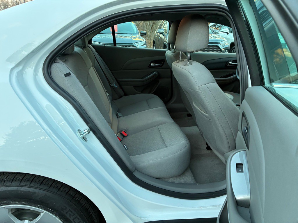 2016 Chevrolet Malibu Image 21