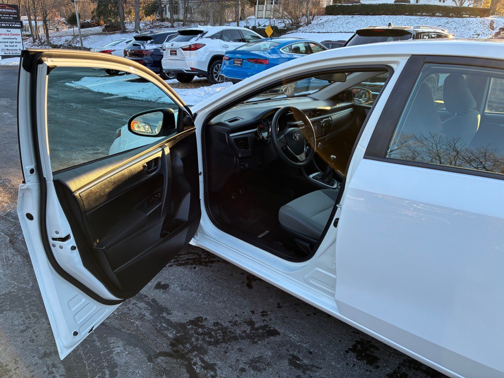 2016 Toyota Corolla Image 16