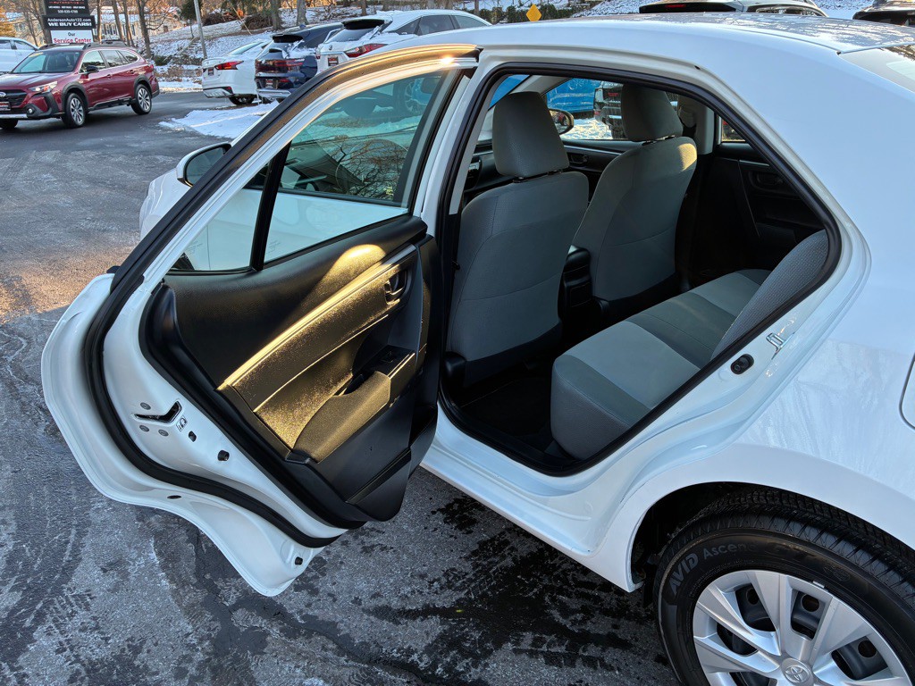 2016 Toyota Corolla Image 17