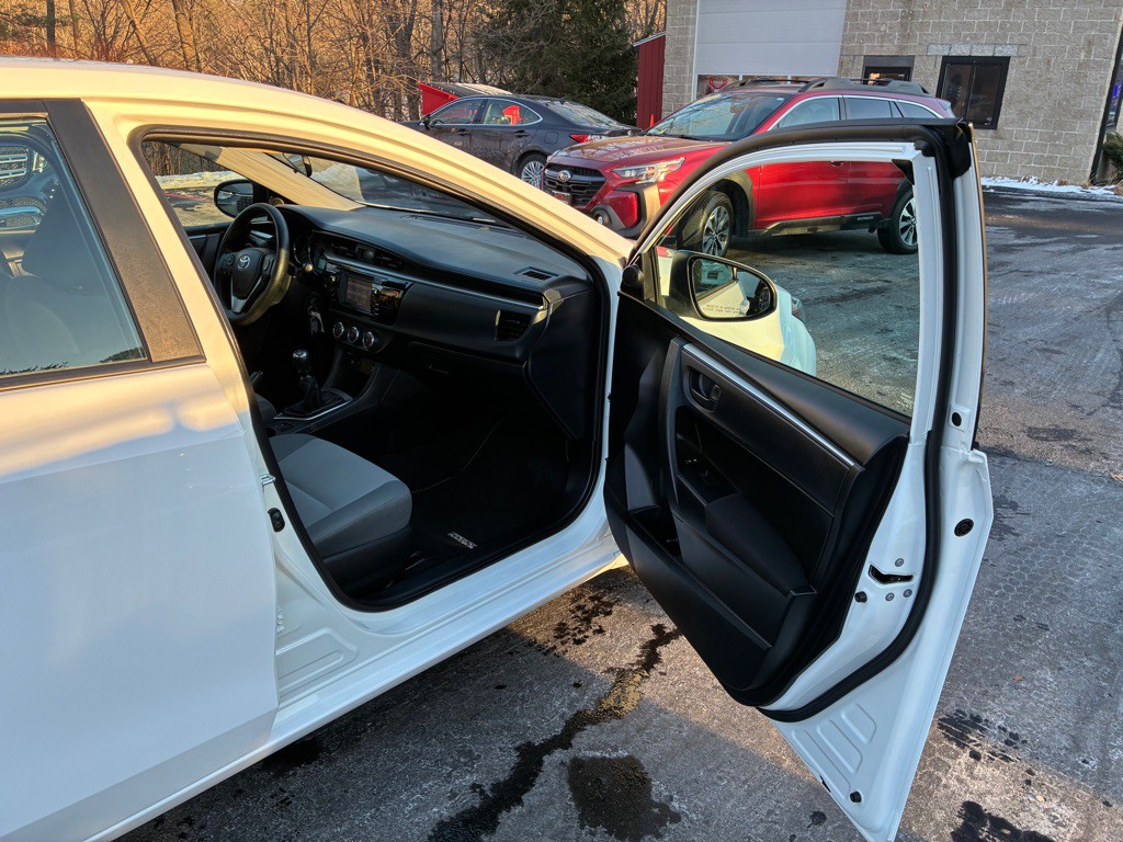 2016 Toyota Corolla Image 18