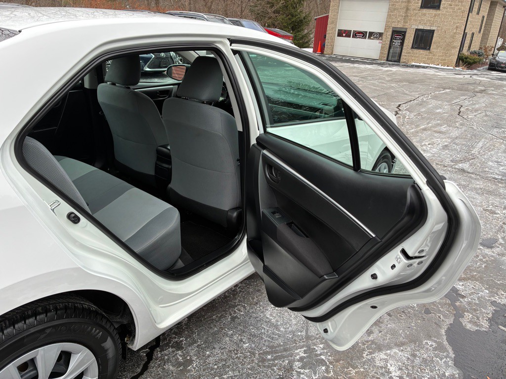 2016 Toyota Corolla Image 19