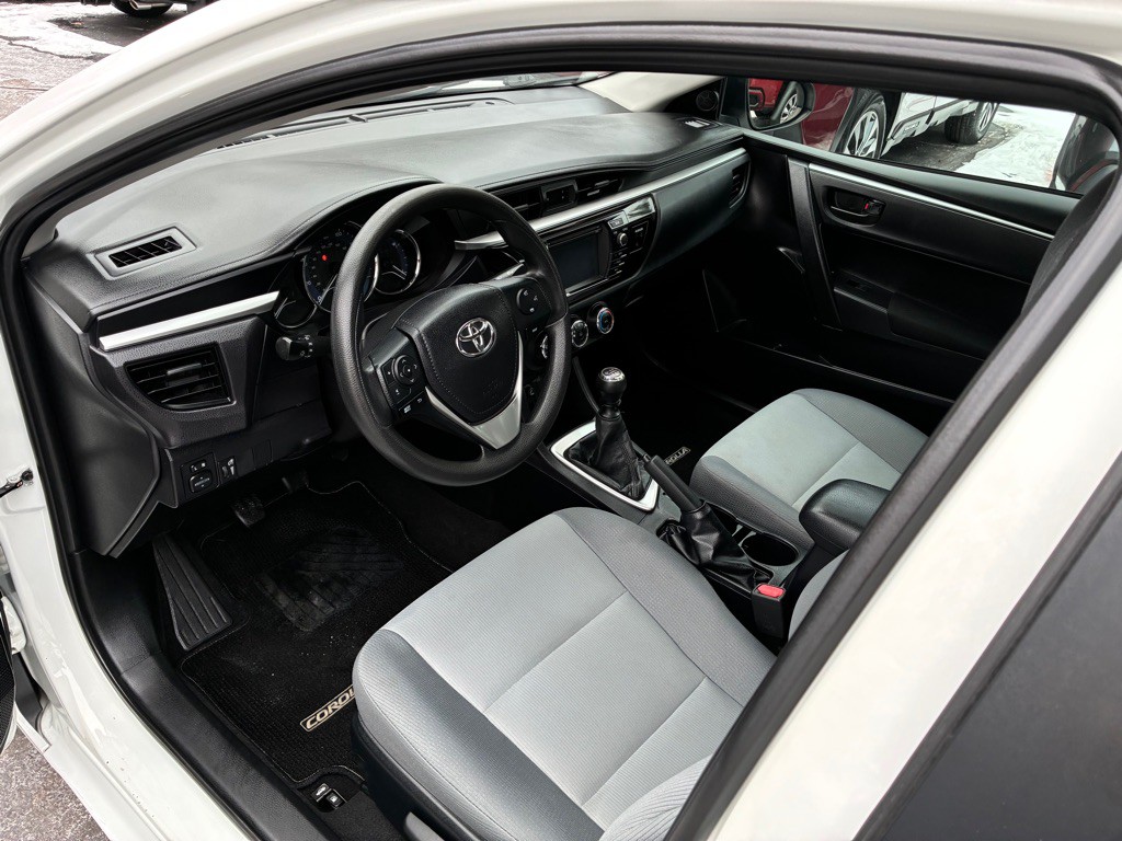 2016 Toyota Corolla Image 21