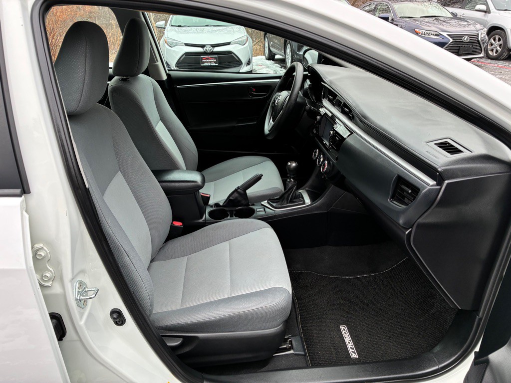 2016 Toyota Corolla Image 24