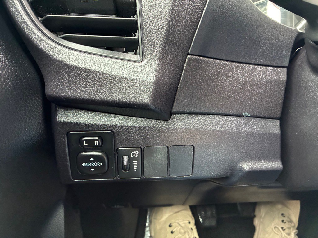 2016 Toyota Corolla Image 33