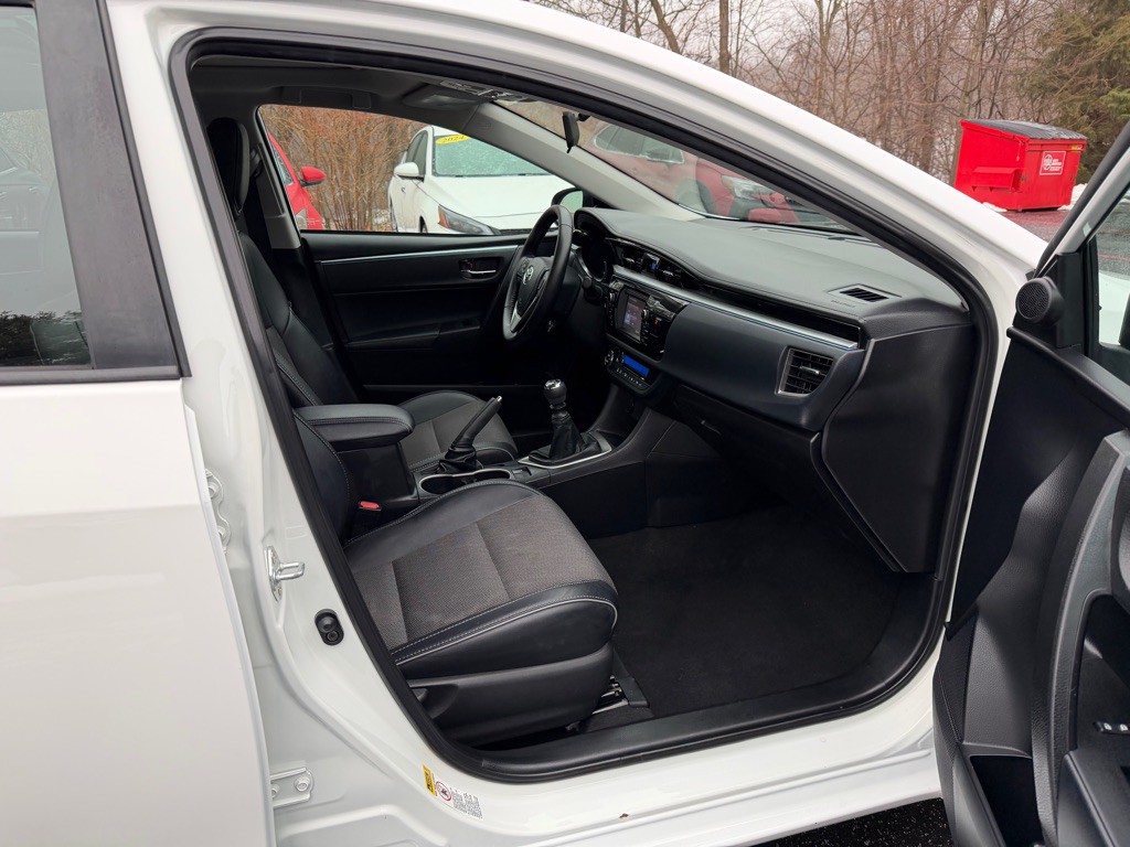 2016 Toyota Corolla Image 10