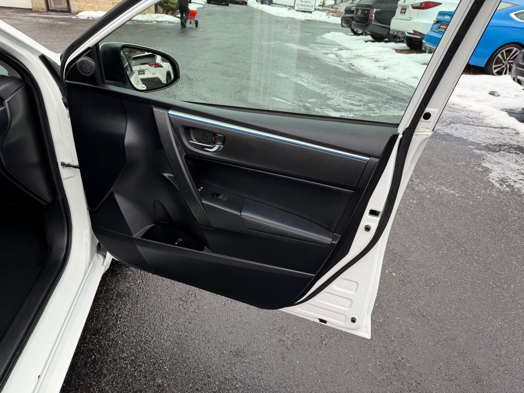 2016 Toyota Corolla Image 11