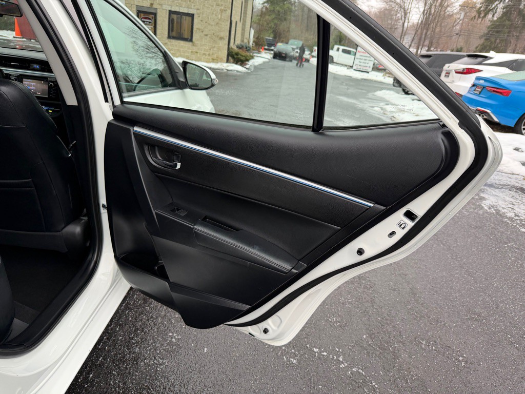 2016 Toyota Corolla Image 13
