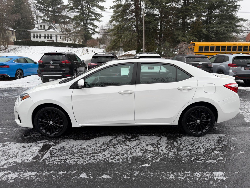 2016 Toyota Corolla Image 19