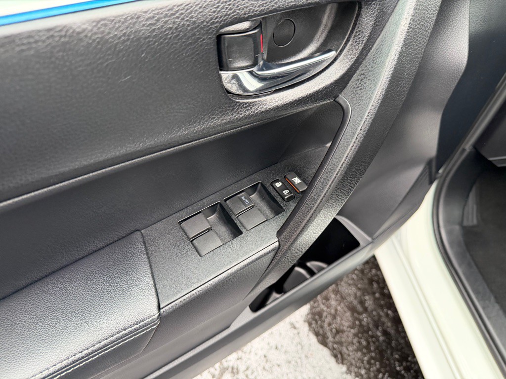 2016 Toyota Corolla Image 24