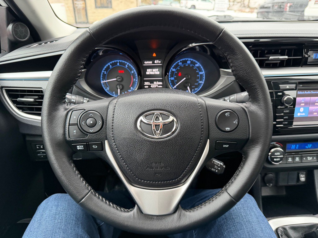 2016 Toyota Corolla Image 32