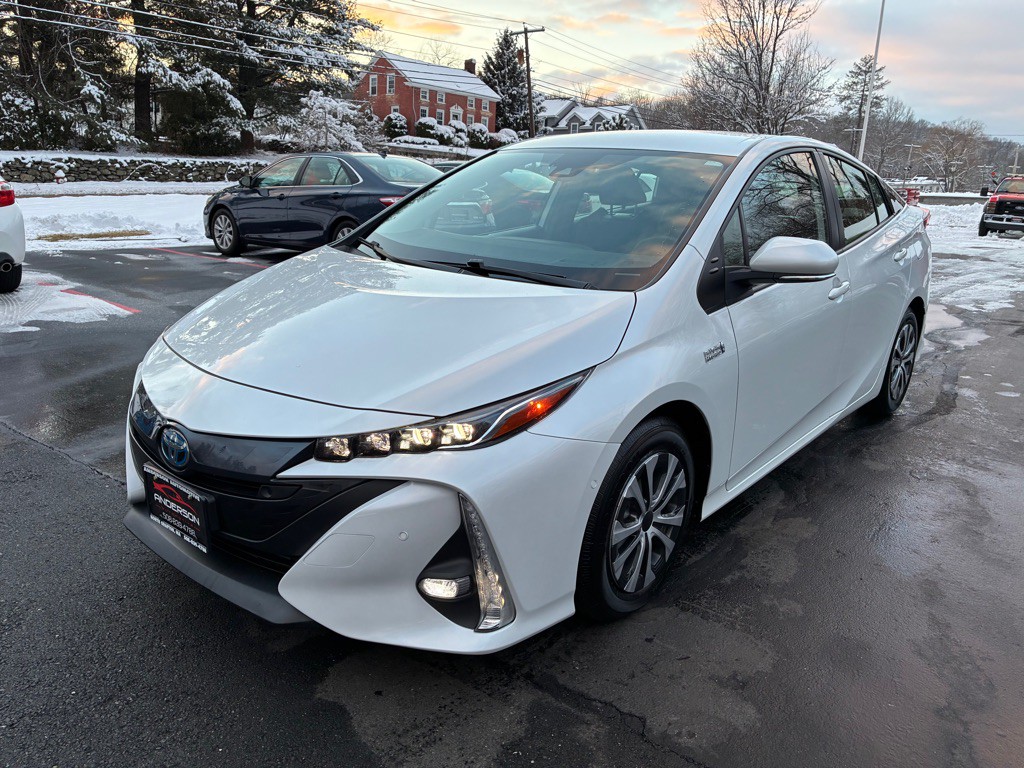 2022 Toyota Prius Image 1