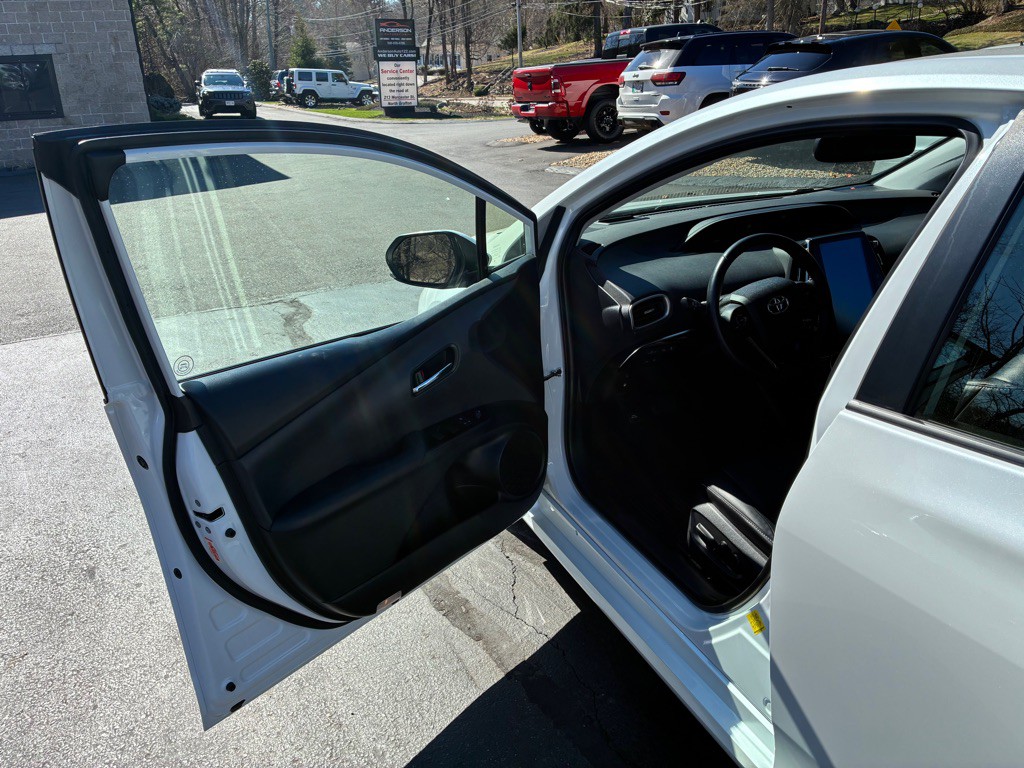 2022 Toyota Prius Image 13