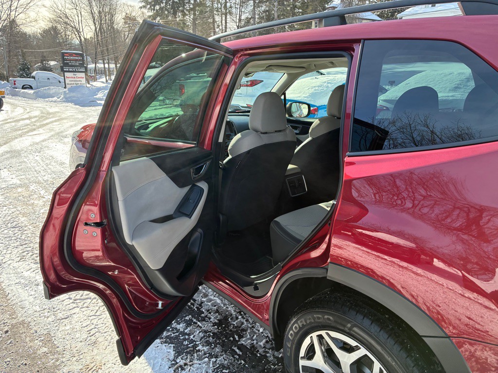 2021 Subaru Forester Image 15