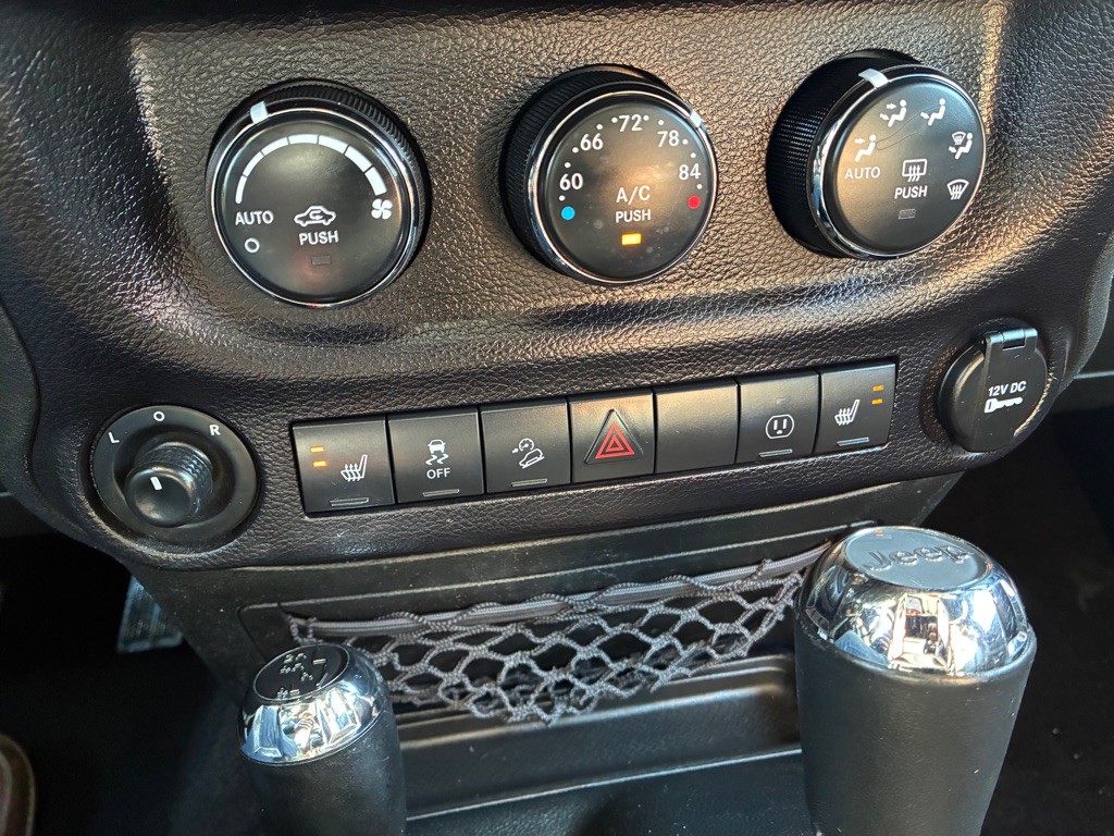 2017 Jeep Wrangler Unlimited Image 32