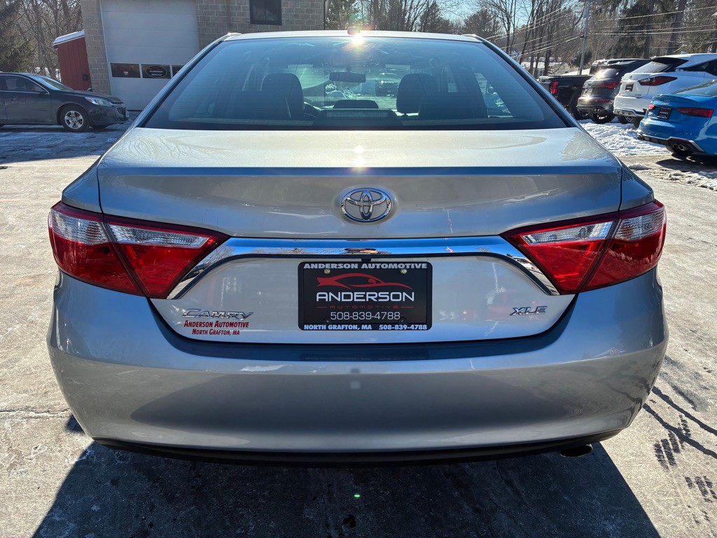 2016 Toyota Camry Image 9