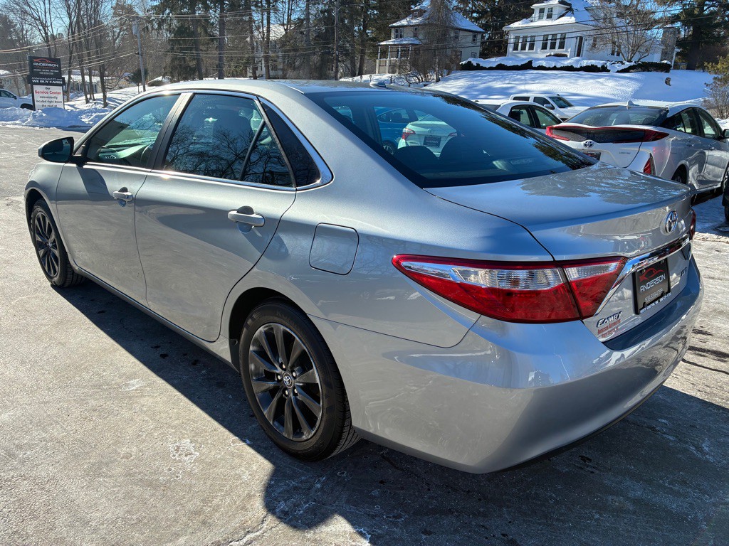 2016 Toyota Camry Image 10