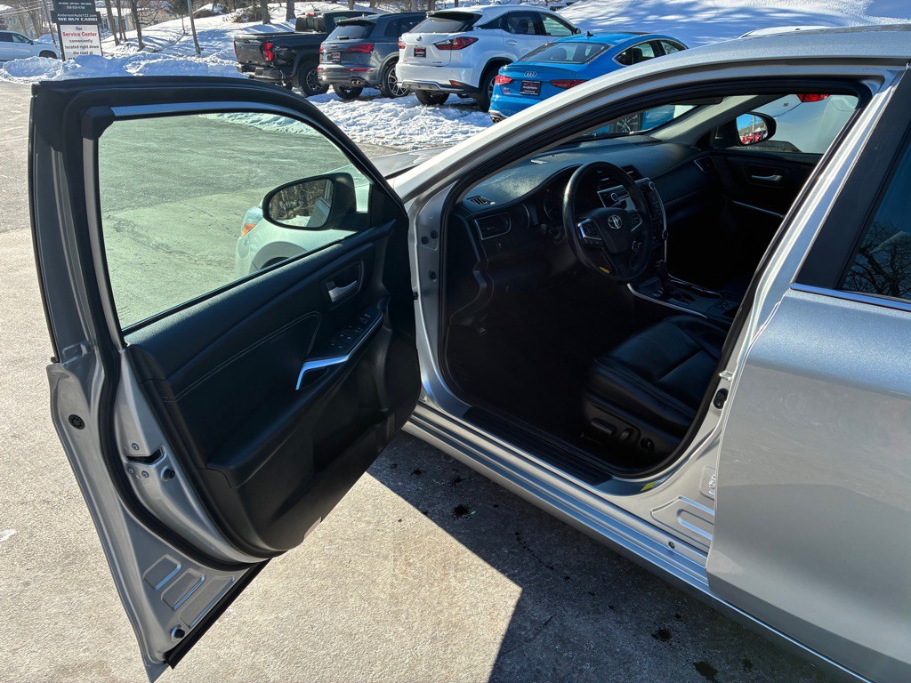 2016 Toyota Camry Image 14