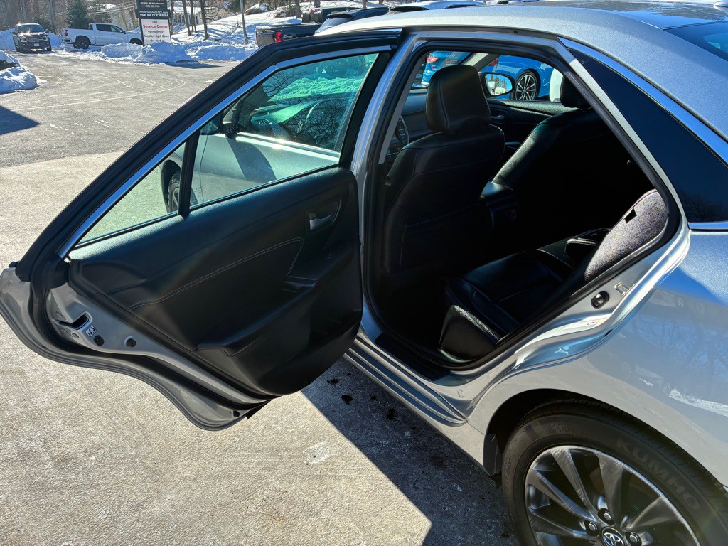 2016 Toyota Camry Image 15