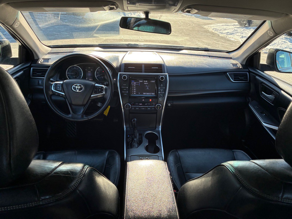 2016 Toyota Camry Image 19