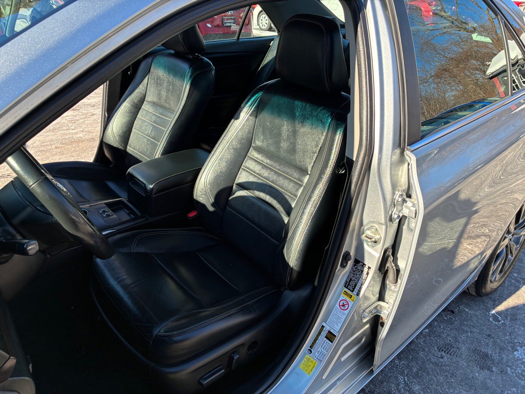 2016 Toyota Camry Image 23