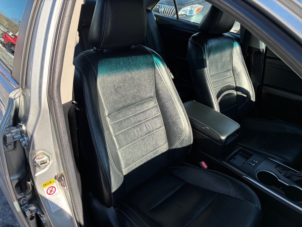 2016 Toyota Camry Image 24