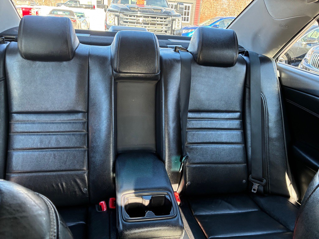 2016 Toyota Camry Image 25