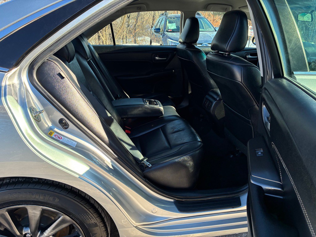 2016 Toyota Camry Image 26