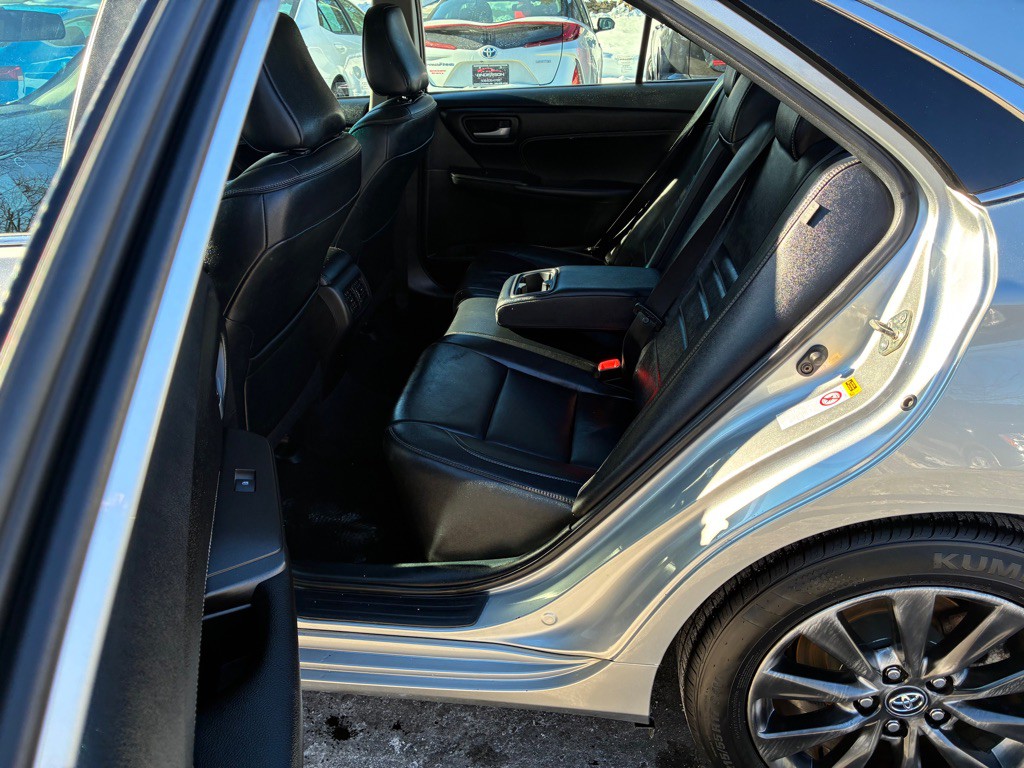 2016 Toyota Camry Image 27