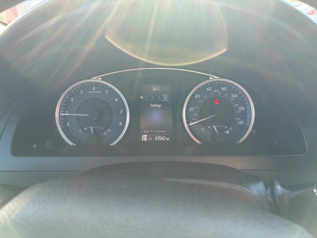 2016 Toyota Camry Image 32