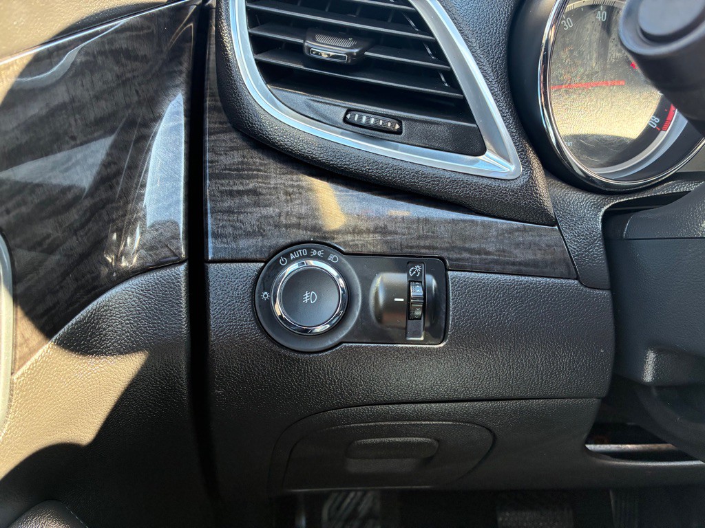 2016 Buick Enclave Image 26