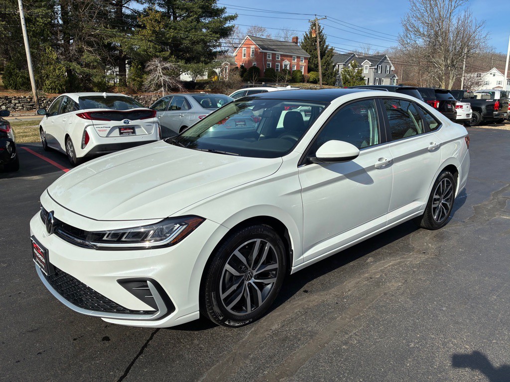 2025 Volkswagen Jetta Image 2