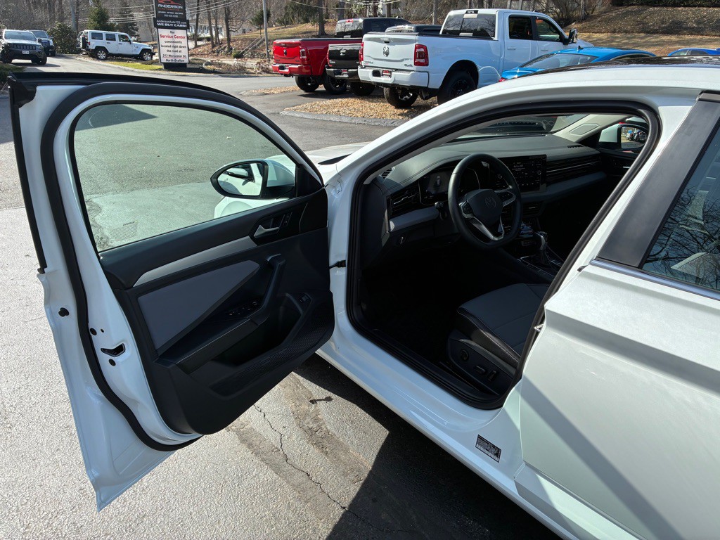 2025 Volkswagen Jetta Image 12