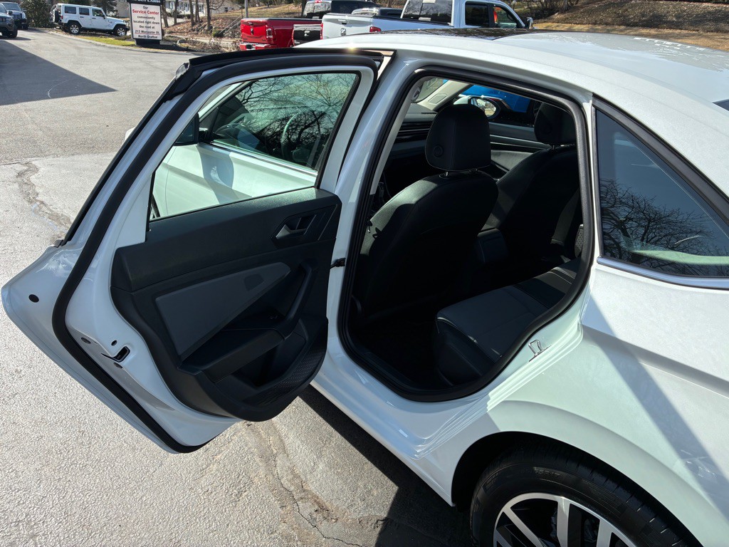 2025 Volkswagen Jetta Image 13