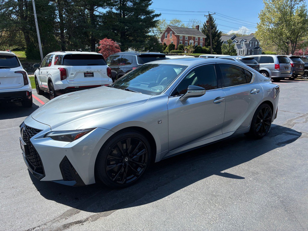 2022 Lexus IS Image 2
