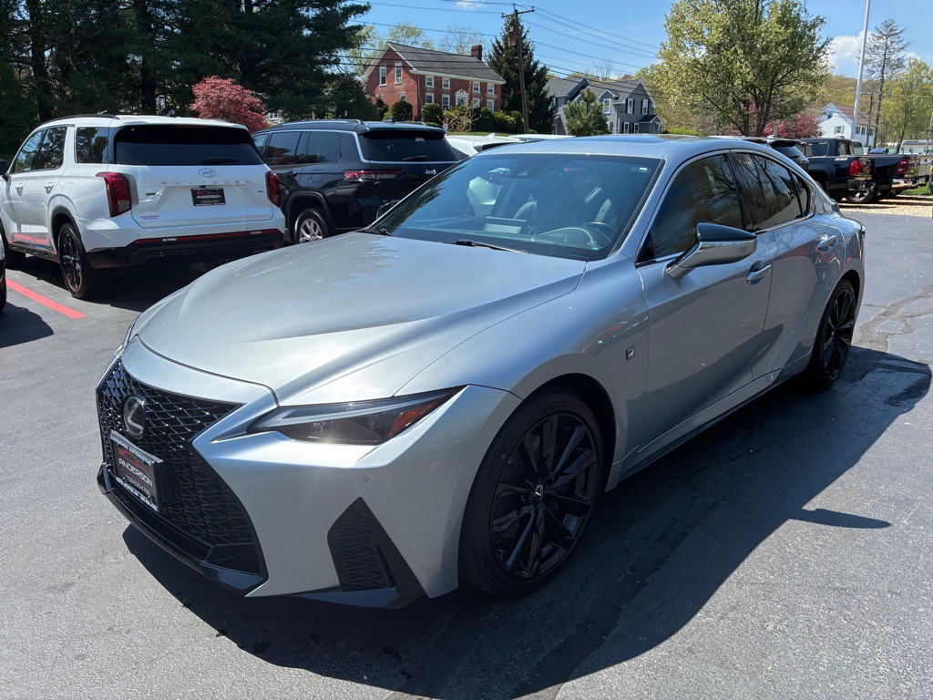 2022 Lexus IS Image 3