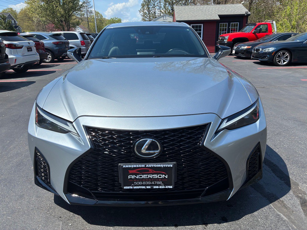 2022 Lexus IS Image 4
