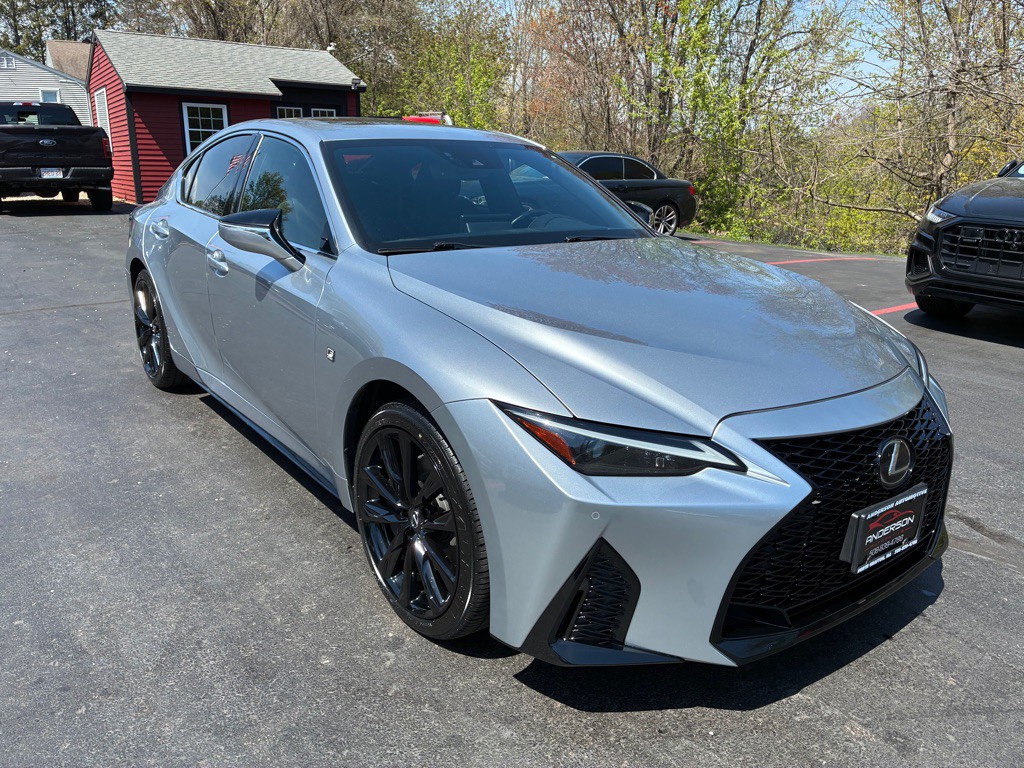 2022 Lexus IS Image 5