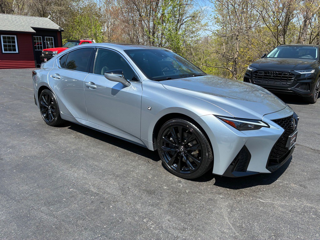 2022 Lexus IS Image 6