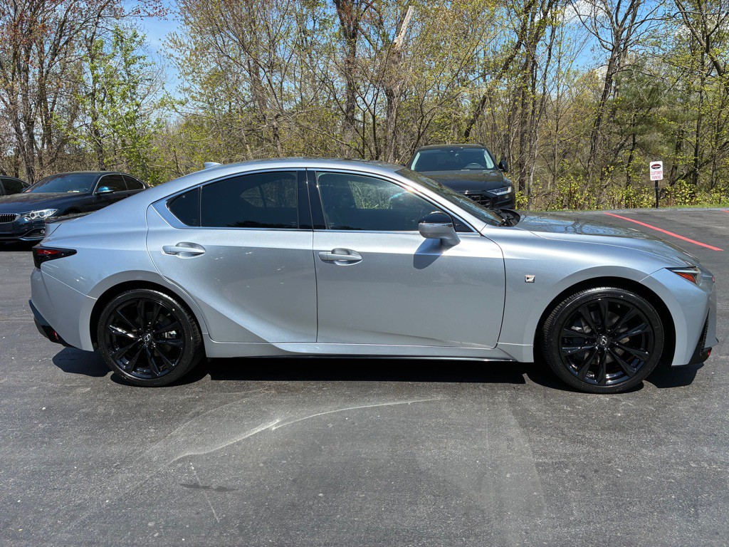 2022 Lexus IS Image 7