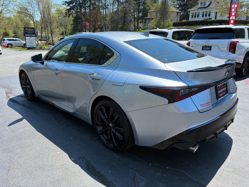 2022 Lexus IS Image 10