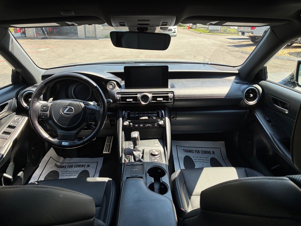 2022 Lexus IS Image 18