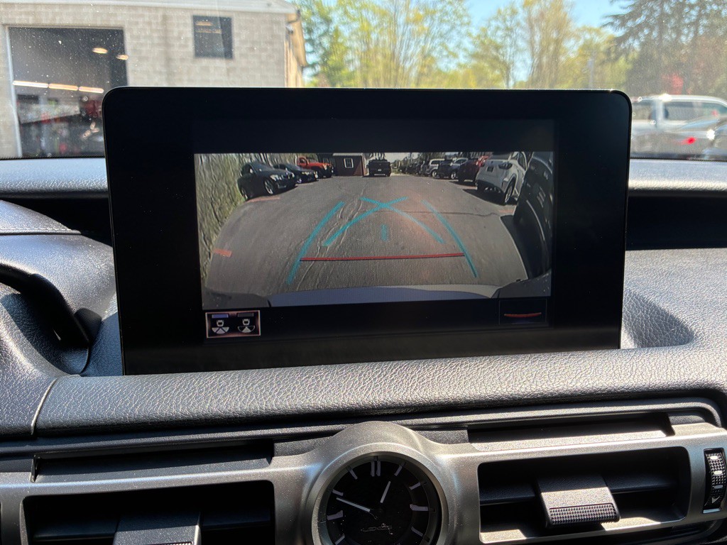 2022 Lexus IS Image 36
