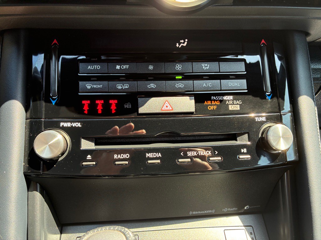 2022 Lexus IS Image 38