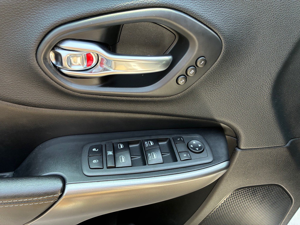 2020 Jeep Cherokee Image 19