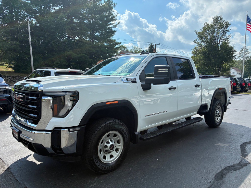 2024 GMC Sierra Image 2
