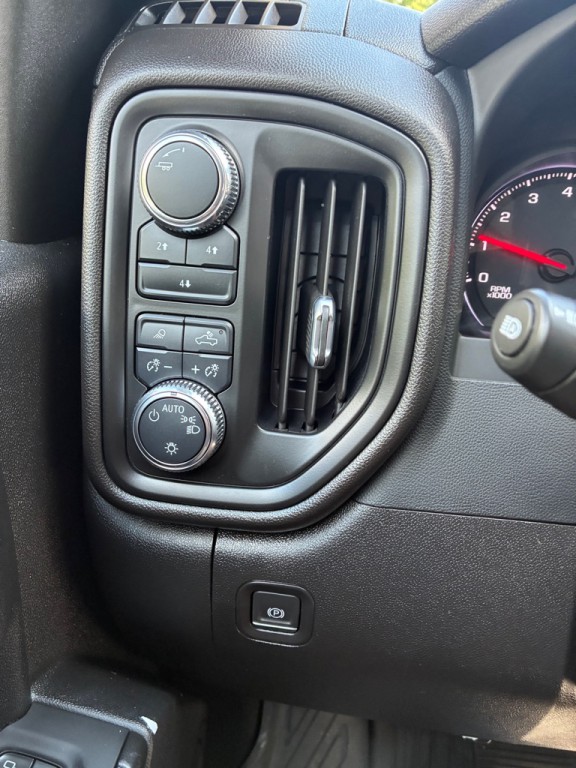 2024 GMC Sierra Image 32
