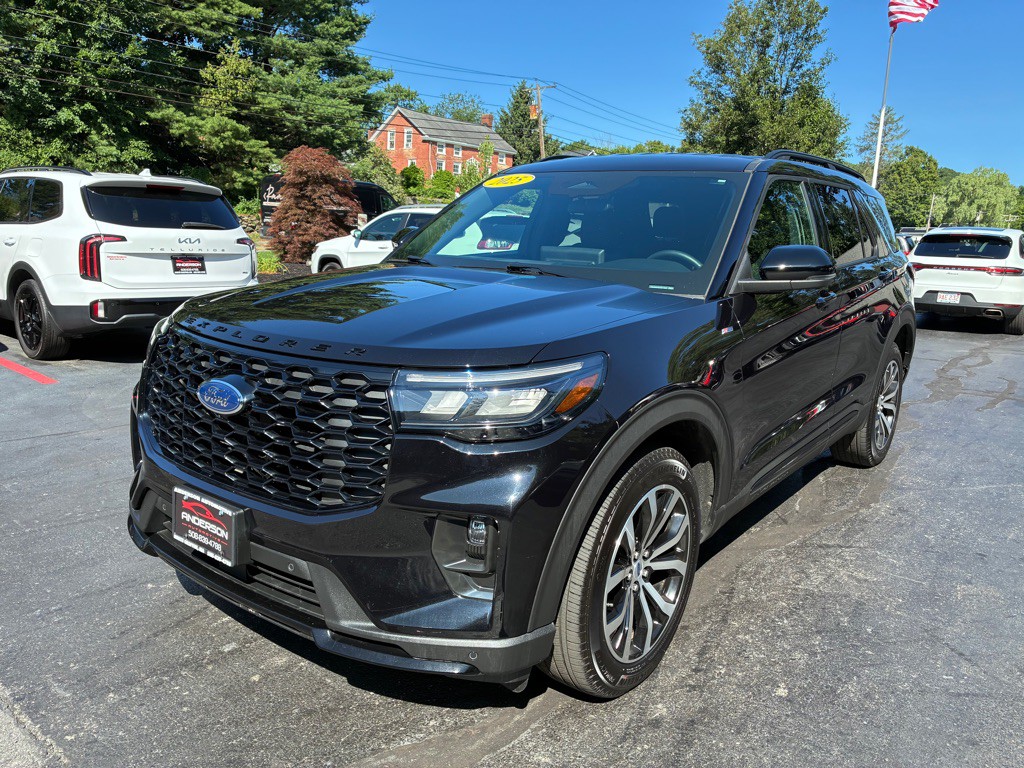 2025 Ford Explorer Image 3