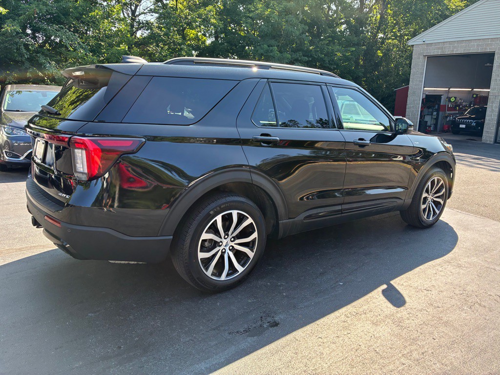 2025 Ford Explorer Image 8