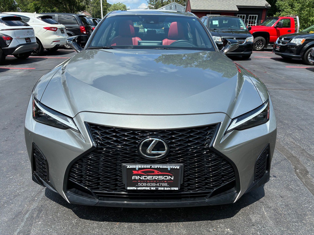 2022 Lexus IS Image 4