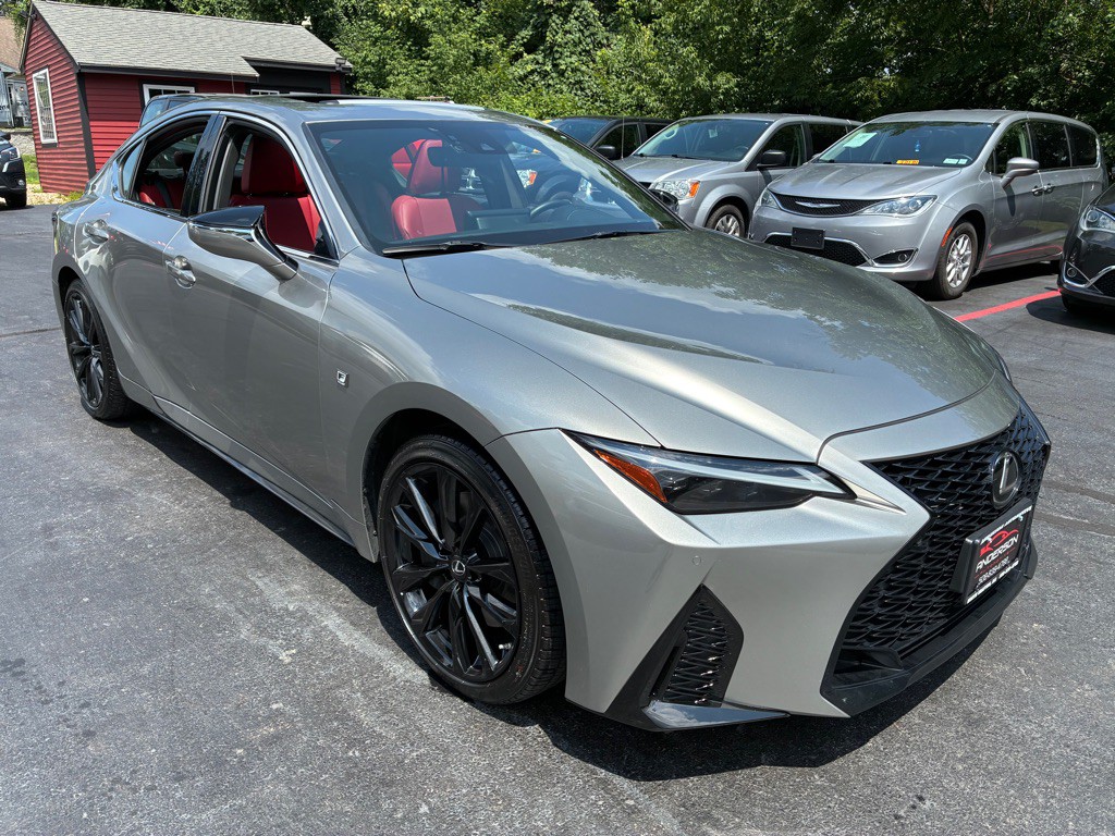 2022 Lexus IS Image 5